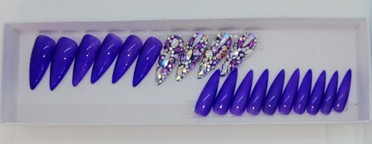 Luxury pressons, handmade w/builder gel Basic color with four accent bling out nails 20-24 piece sets